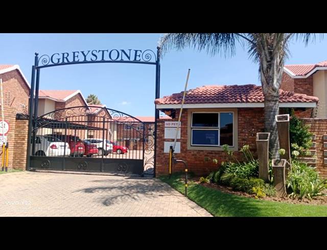 2 BEDROOM TOWNHOUSE FOR SALE IN EDLEEN